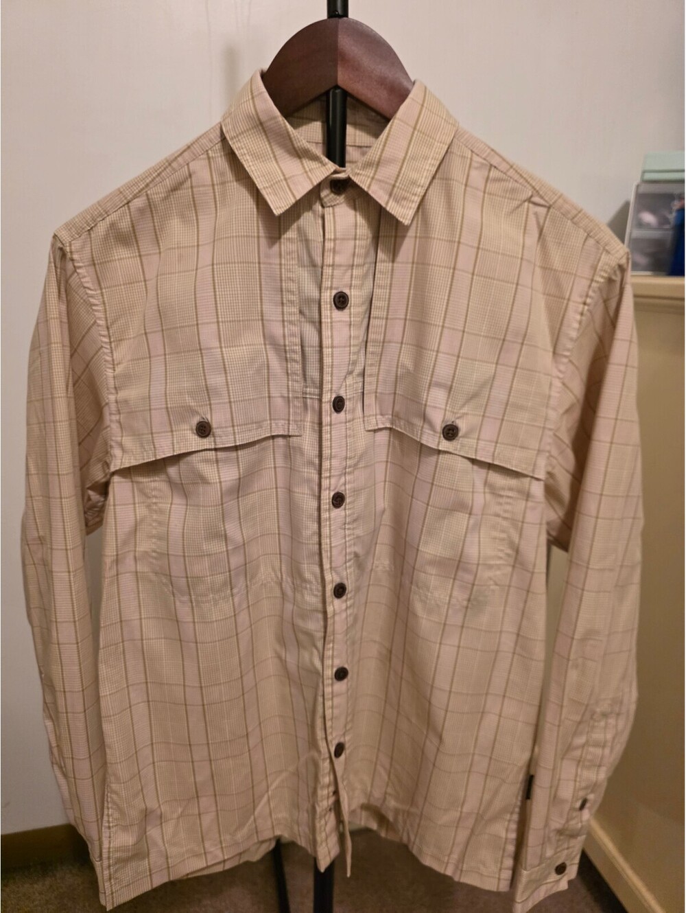Patagonia men's beige plaid long sleeve button-up shirt